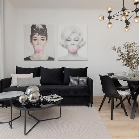Fashionable City Center Apartment By Noclegi Renters Warschau Exterior foto